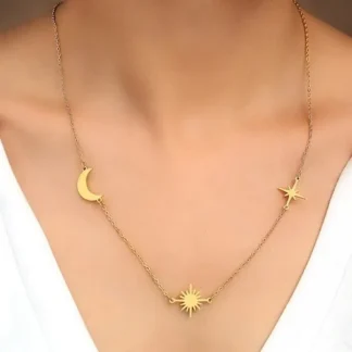 collier avec pendentifs en forme de etoile soleil et lune en acier inoxydable